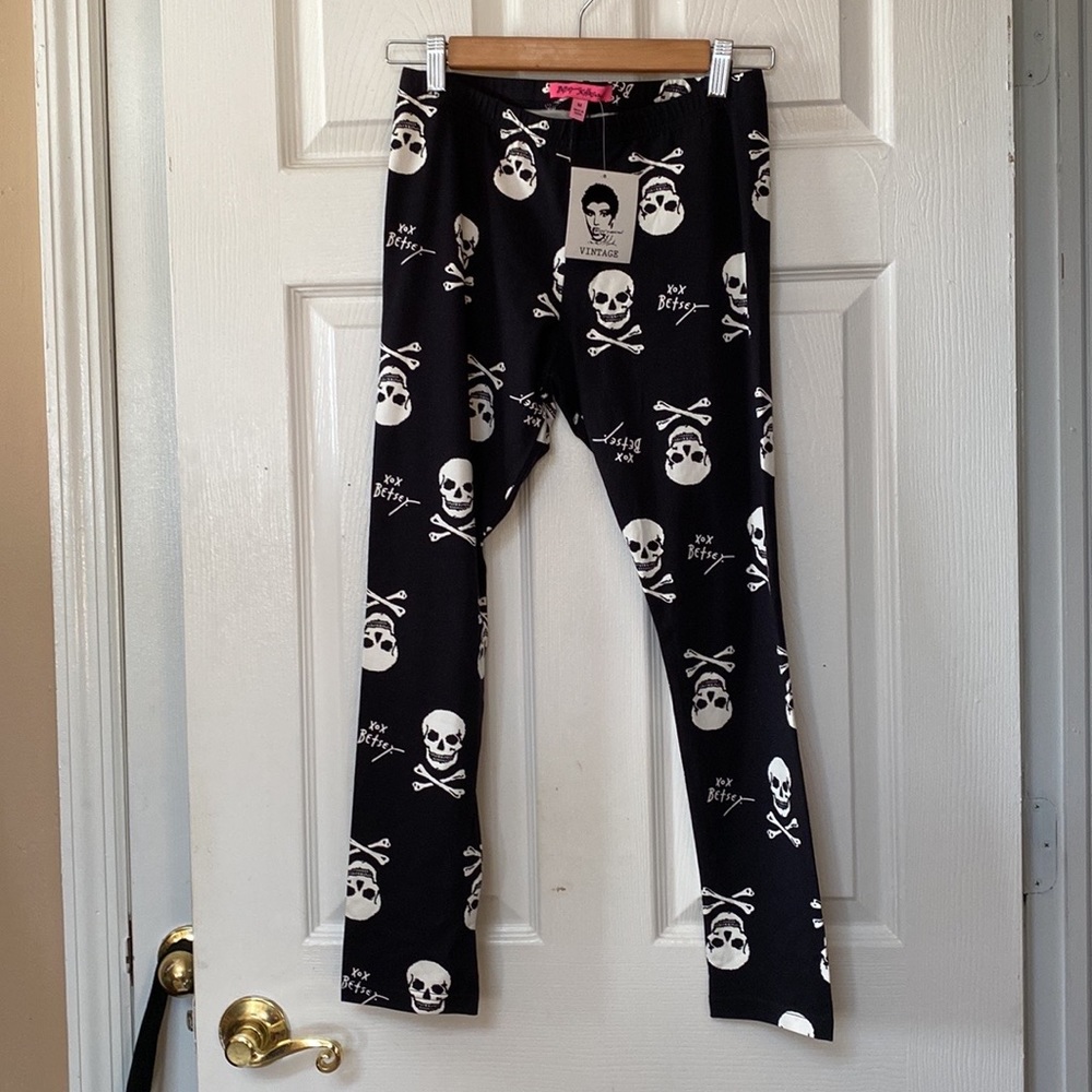 Betsey Johnson Skull Skulls Black White Lycra Leggings NWT